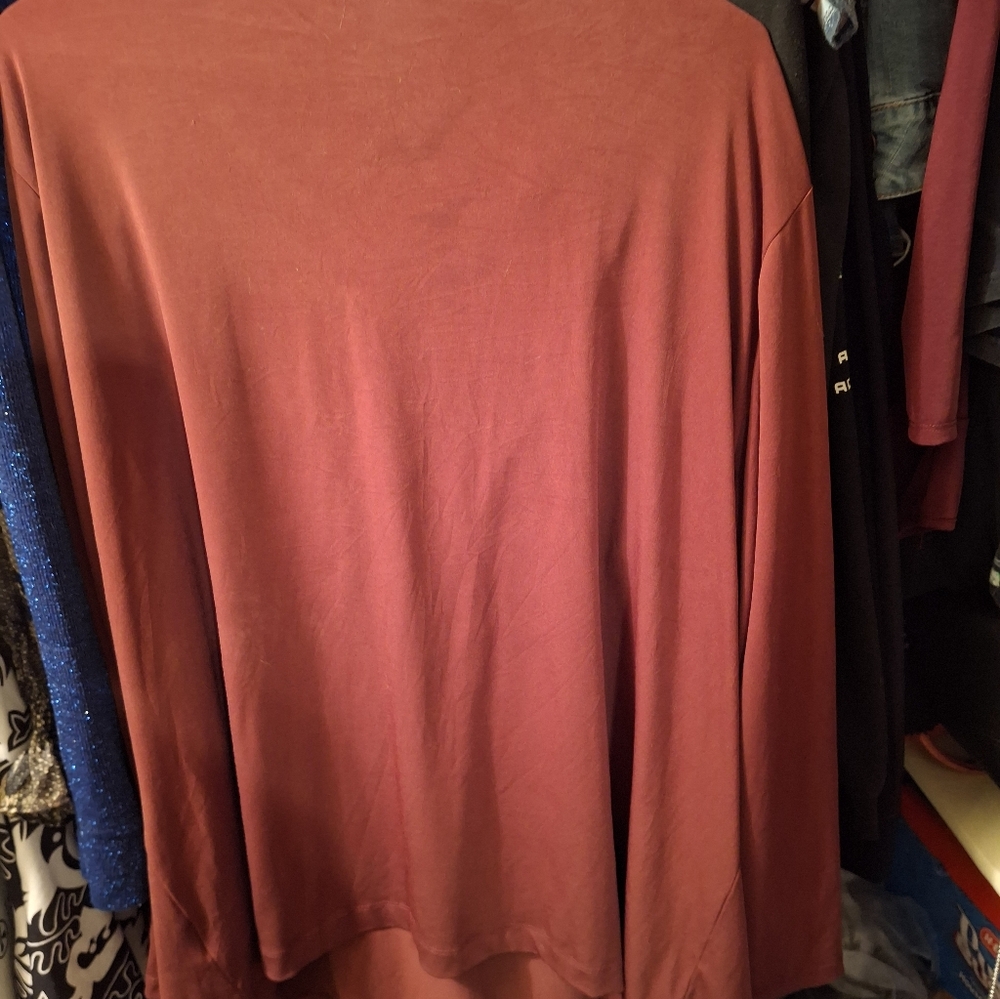 Women's Long Sleeve Top in Burgundy